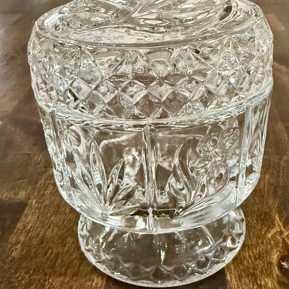 Avon Clear Cut Glass Pedestal Powder Jar with Floral Lid, VINTAGE - Picture 2 of 7